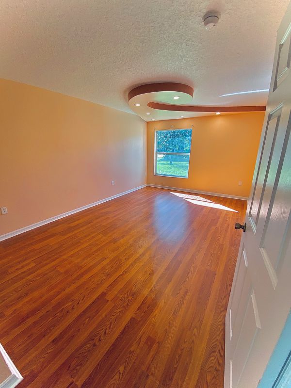 Master bedroom · Ceiling medallion & hardwood