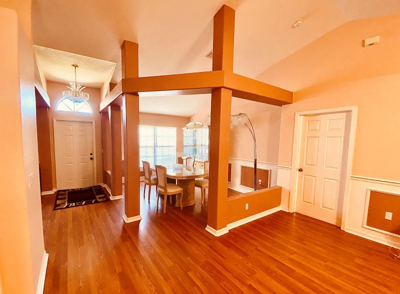 Dining room · Columns & hardwood floor