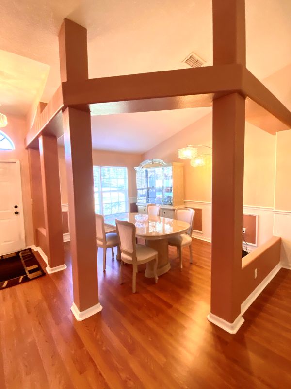 Dining room · Column detail