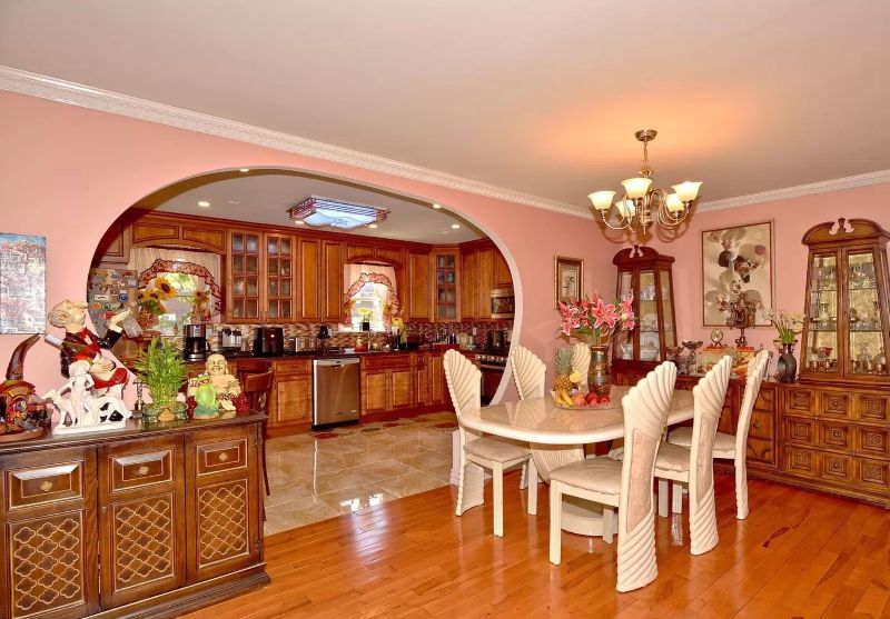 Dining room · Arched opening to kitchen